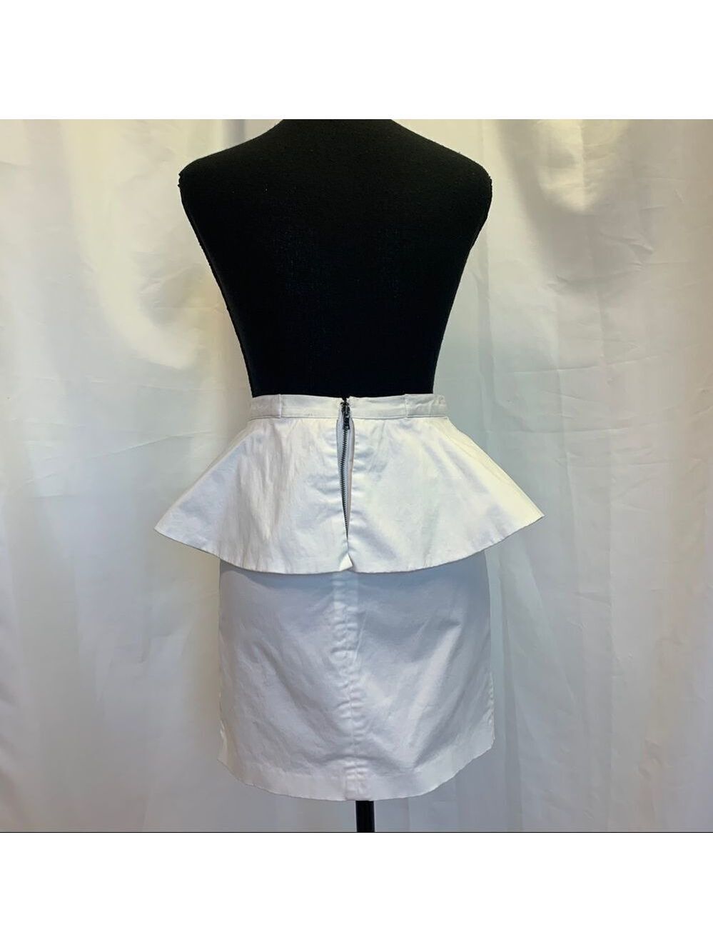 𝅺ALICE + Olivia white peplum pencil skirt Sz 4 NWT - Picture 5 of 12